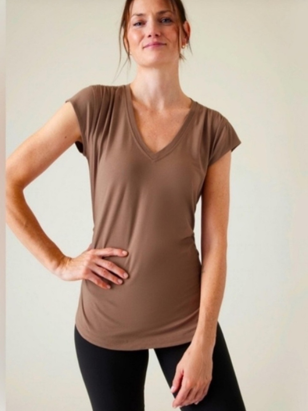 Athleta Outbound V-neck Tee Brown T-shirt Short Sleeve Size Medium